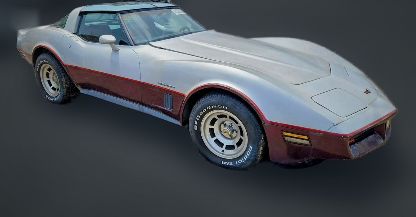 Chevrolet Corvette clássico, em preparação para exportação